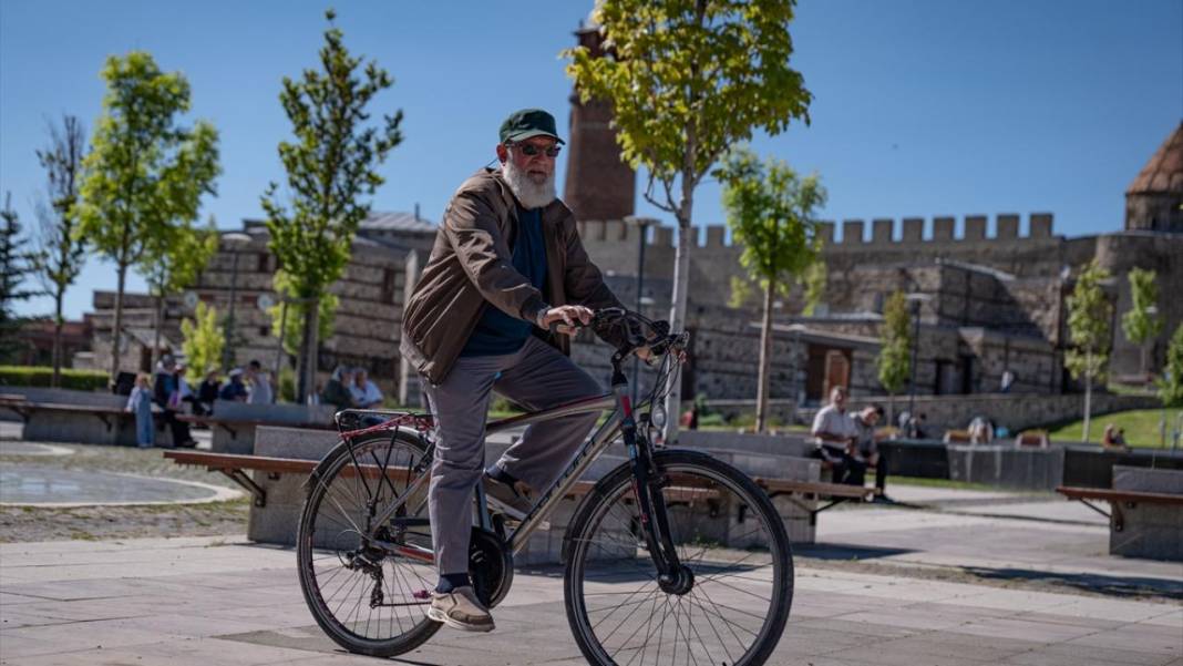 İlhami dede sağlıklı yaşam için günde yaklaşık 20 kilometre pedal çeviriyor 7